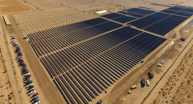 한화솔루션의 미국 캘리포니아 비컨 카운티 태양광 발전소. 사진. 한화솔루션