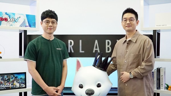 김상영 펄어비스 리드 프로듀서(오른쪽)와 남상영 게임 디자이너(왼쪽)이 31일 미디어브리핑에서 도깨비 제작과 관련한 인터뷰를 진행하고 있다. 제공. 펄어비스