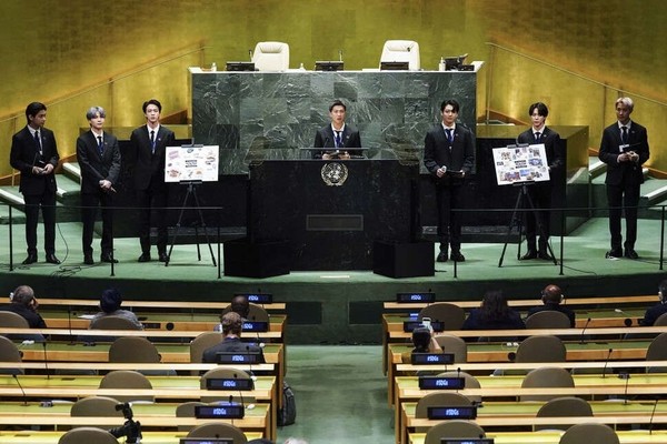 지난 20일(현지시각) 미국뉴욕에서 열린 제 76차 유엔총회에서 BTS 리더 알엠(RM)이 개회 세션에서 연설하고 있다. 사진. 빅히트뮤직 