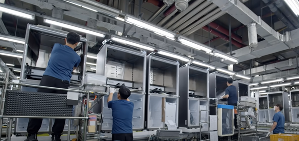 삼성전자는 리플러스(Re+) 프로그램을 통해 폐전자제품 회수해 세탁기와 냉장고를 만들고 있다. 제공 : 삼성전자 