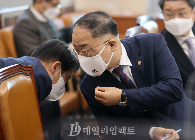 홍남기 경제부총리 겸 기획재정부 장관. 공동취재사진