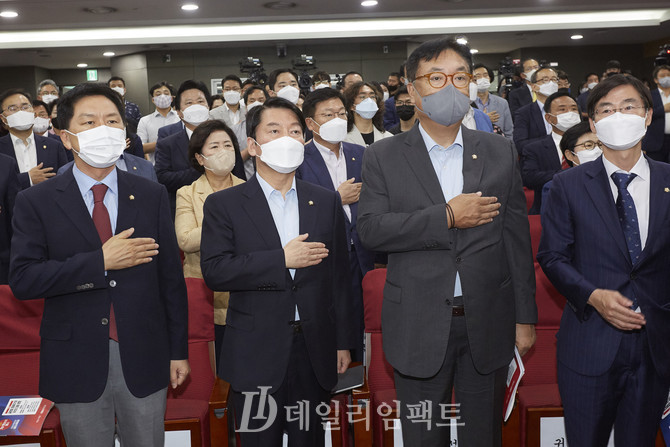 (오른쪽부터)국민의힘 조경태 의원, 정진석 국회부의장, 안철수 의원, 김기현 의원. 사진. 구혜정 기자