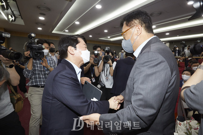 정진석 국회부의장(오른쪽), 안철수 의원. 사진. 구혜정 기자