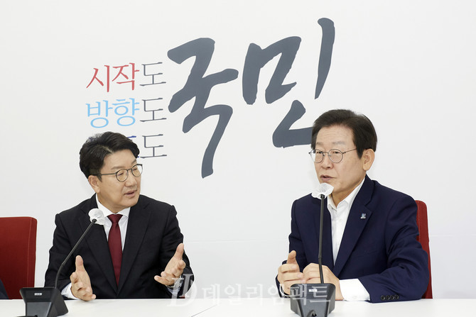 권성동 국민의힘 원내대표(왼쪽), 이재명 더불어민주당 대표. 사진. 구혜정 기자