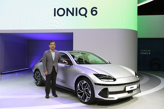 지난 7월 14일 열린 2022 부산국제모터쇼에서 현대차가 첫 공개한 전용 전기차 모델 아이오닉 6. 사진. 현대차기아