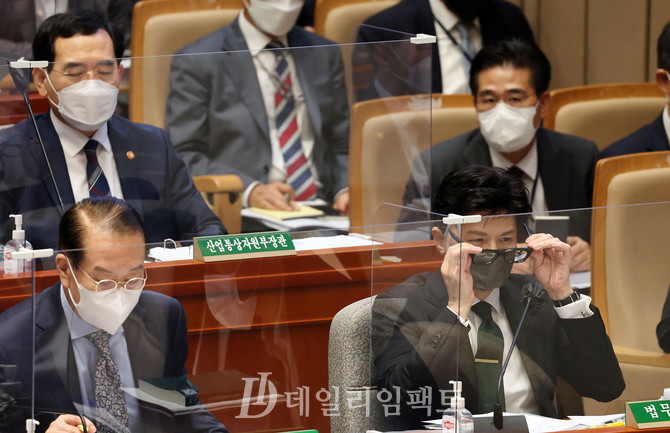한동훈 법무부 장관(오른쪽). 공동취재사진