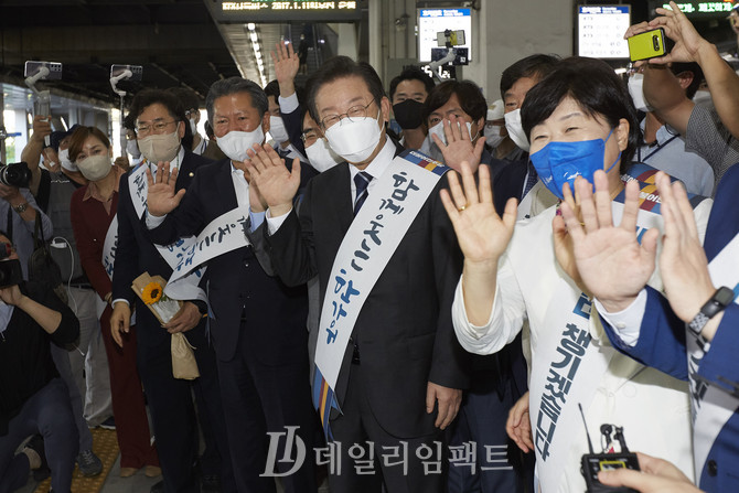 더불어민주당 이재명 대표(가운데). 사진. 구혜정 기자