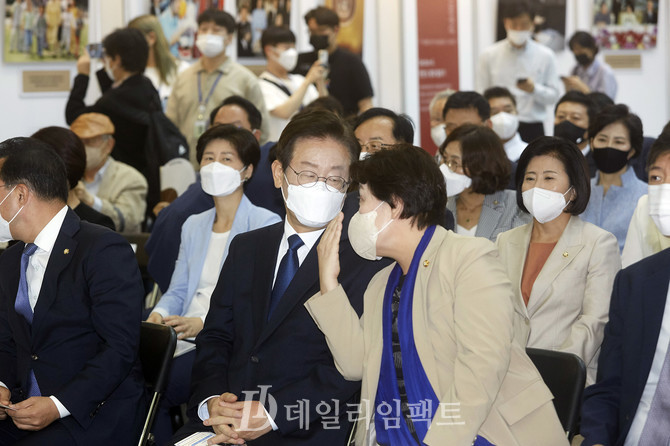 이재명 더불어민주당 대표(왼쪽). 사진. 구혜정 기자