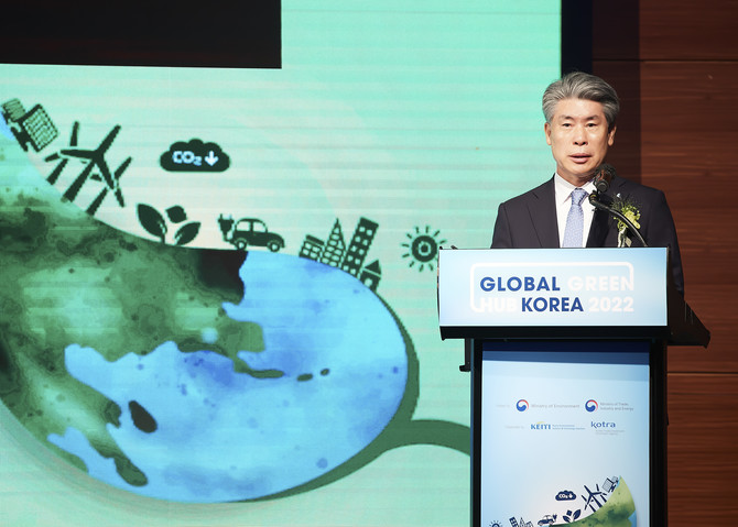 울 여의도 콘래드호텔에서 열린 ’Global Green Hub Korea 2022’에서 윤종원 IBK기업은행장이 기조연설을 하고 있다. 사진. 기업은행.