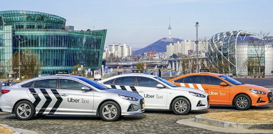 우버는 국내 시장에서 차량 공유 서비스를 철회한 뒤 지난 2021년 2월 SK텔레콤 자회사인 티맵모빌리티(주)와 합작한 합작법인을 설립해 2021년 4월 택시 서비스인 UT를 통해 국내 서비스를 재개했다. 사진.우버