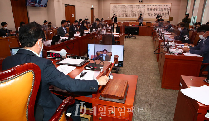 김도읍 국회 법제사법위원장(왼쪽). 공동취재사진