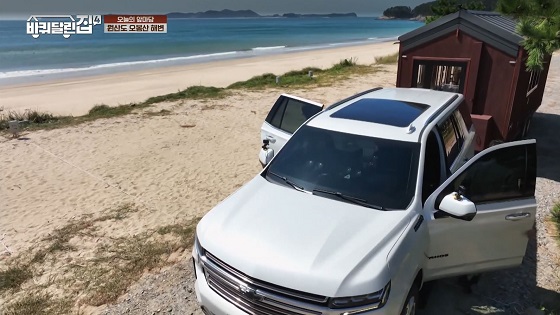 한국지엠의 브랜드인 쉐보레의 대형 SUV '타호'가 tvN에서 방영된 '바퀴 달린 집 4'에서 트레일러를 끌고 있는 모습. 사진.tvN '바퀴 달린 집 4' 방송 캡쳐본