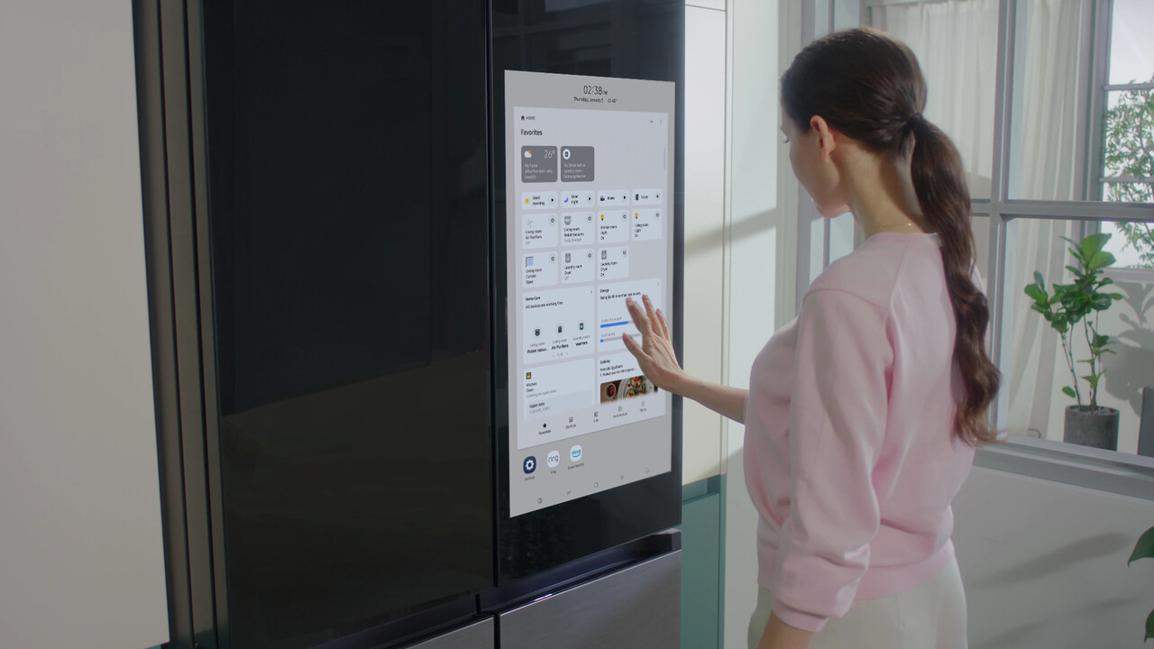 삼성전자가 오는 CES 2023에서 대형 터치 스크린을 탑재한 '비스포크 냉장고 패밀리허브 플러스' 신제품을 공개한다. 사진. 삼성전자.