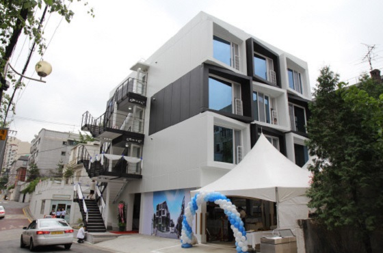 포스코건설 자회사 포스코A&C가 지난 2012년 국내 최초로 준공한 모듈러 공동주택 '청담MUTO'. 사진. 포스코건설.