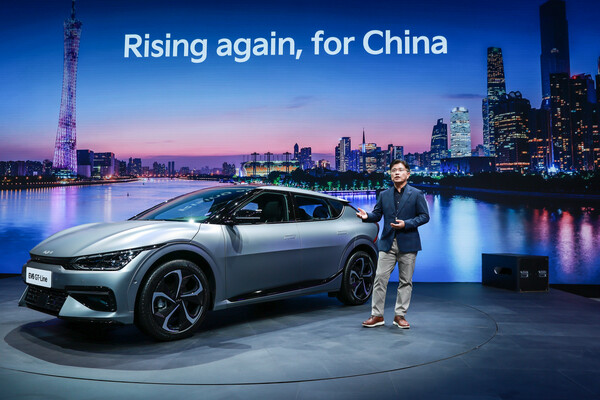 지난 2021년 11월 19일 중국 광저우에서 열린 '2021 광저우 국제모터쇼'에서 류창승 둥펑위에다기아 총경리가 중국 자동차 시장 내 기아 전략을 소개하는 모습. 사진.현대자동차그룹