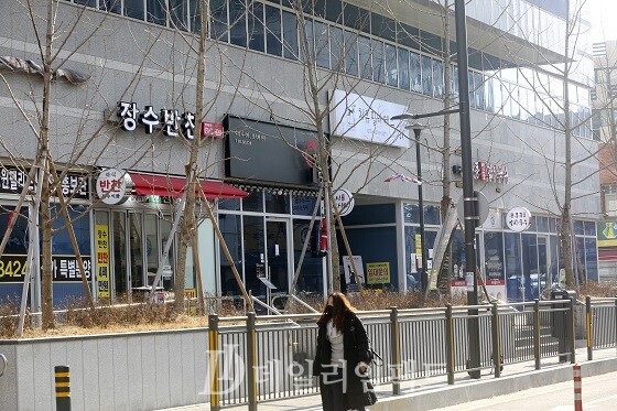 경기도 구리시 수택동 유탑 트윈팰리스 1층에 입점해 있는 상가들. 사진.구혜정 기자