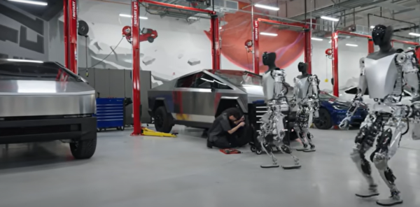 테슬라가 공개한 휴머노이드 로봇 '옵티머스'가 등장하는 유튜브 동영상 갈무리 화면