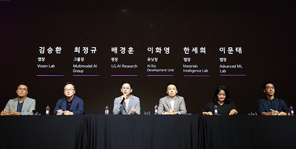 19일 오전 서울 강서구 마곡 LG사이언스파크에서 열린 'LG AI 토크 콘서트 2023'에는 6명의 팀장급들이 참여해 기자들의 질문에 답하는 시간을 가졌다. / 사진=LG
