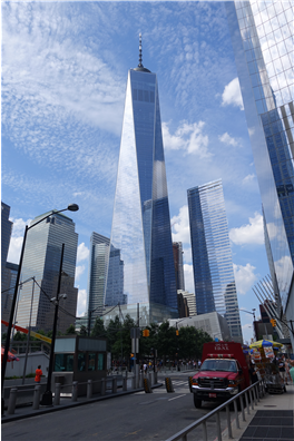 뉴욕 원월드트레이드센터, 100∼102층에 전망대(높이 386m)가 있으며 주변에 더 높은 건물이 없어 넓게 멀리 볼 수 있다. 사진: 김기호, 2017