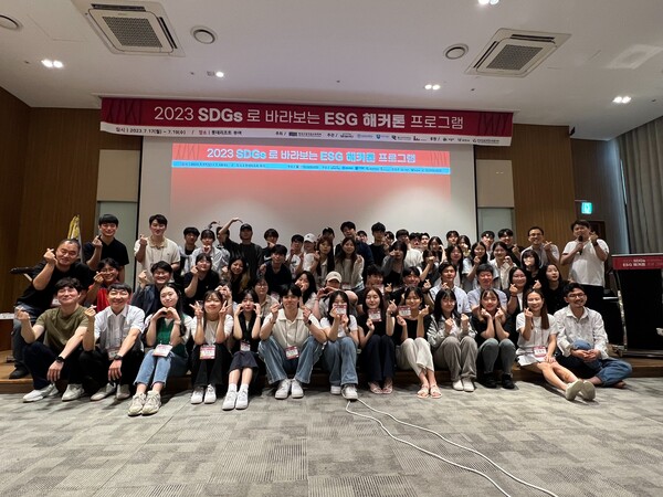 'SDGs로 바라보는 ESG 해커톤 프로그램' 참가한 대학생들. / 사진 = 삼육보건대학교.