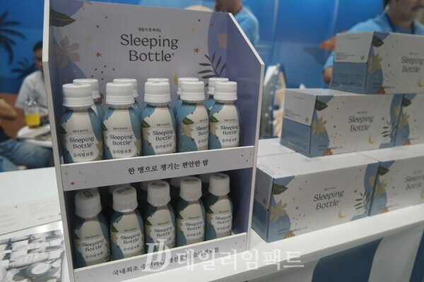 잠이 잘 오는 음료로 소개된 '슬리핑 보틀' ./ 사진 = 권해솜 기자.