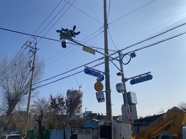 의정부시 가능동 62번길에 설치된 CCTV./ 사진=의정부시청 제공