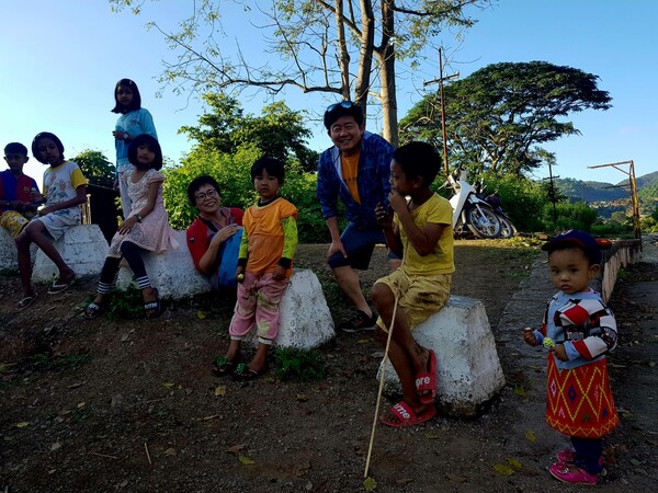 미얀마 껄로(Kalaw)에서 만난 아이들. / 사진 = 전종만.