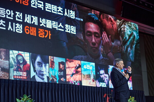 테드 서랜도스 넷플릭스 공동 대표가 22일 서울 포시즌스호텔에서 열린 기자 간담회에서 인사말을 하고 있다. /사진=넷플릭스