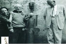 1954년 뉴욕에서 만난 피카소(왼쪽에서 두 번째)와 로산진(오른쪽 끝).