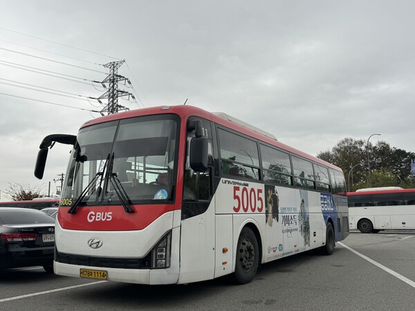 용인시가 출근시간대 5005번에 강남대역에서 출발하는 전세버스 3대를 운행한다/사진=용인시