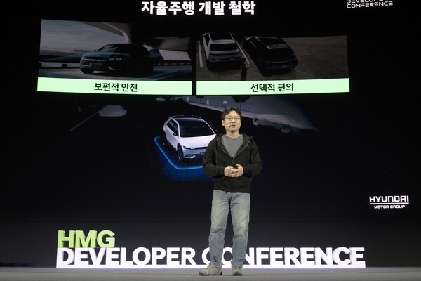 지난 13일 서울 삼성동 코엑스에서 열린 '제3회 HMG 개발자 컨퍼런스'에서 유지한 현대차·기아 자율주행사업부 전무가 키노트 발표를 진행중인 모습. 사진=현대자동차그룹