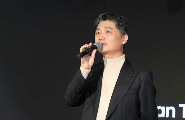 김범수 카카오 창업자가 지난달 11일 열린 직원과의 비공개 간담회에서 발표하고 있다. /사진=카카오