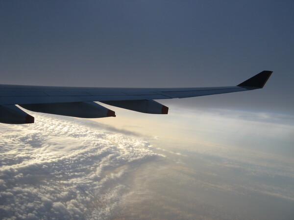비행기 여행은 언제나 가슴을 뛰게 한다. 한편으로는 즐거움으로 다른 한편으로는 약간의 두려움으로. 사진: 김기호, 2010.