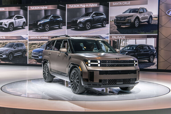 지난 2023년 11월 'LA 오토쇼(2023 Los Angeles Auto Show)'에서 공개된 현대자동차 중형 SUV '디 올 뉴 싼타페'. 사진=현대자동차그룹