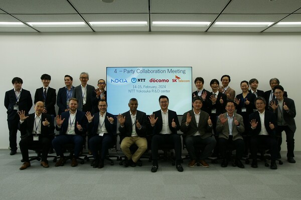 SK텔레콤,NTT도코모, NTT, 노키아벨연구소 등 4개사 기술 관계자들이 지난 15일 일본 요코스카시 NTT R&D센터에서 진행된 기술 협력 회의에 참석한 모습. /사진=SKT