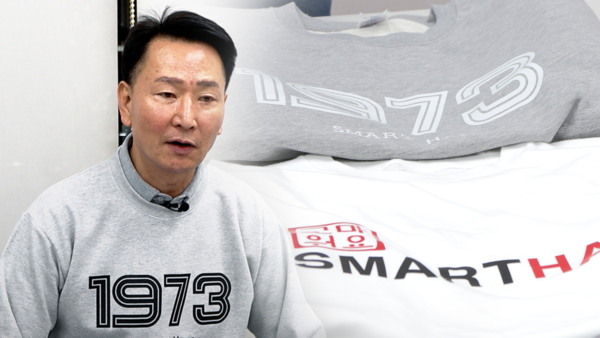 "1973 스마트 한(SMART HAN)" 티셔츠 제작자 김종민 씨(63)/사진=이상묵 기자