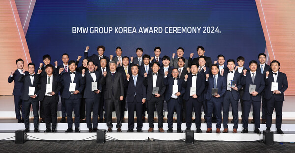 지난 27일 'BMW 그룹 코리아 어워드 2024'에서 수상한 삼천리 모터스 임직원 단체사진. /사진=삼천리 모터스