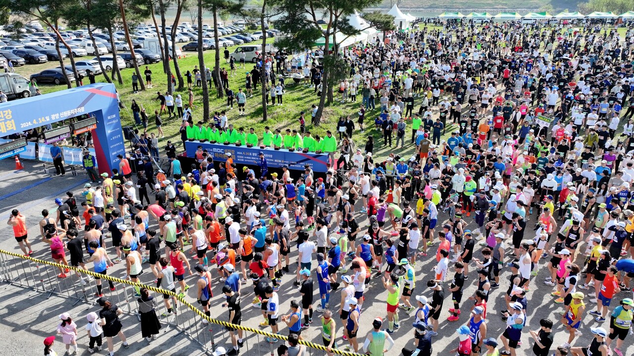 광양에서 제13회 섬진강 꽃길 마라톤 대회가 성황리에 열렸다.