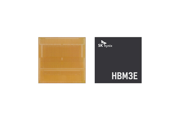                            HBM3E 샘플. /사진=SK하이닉스.